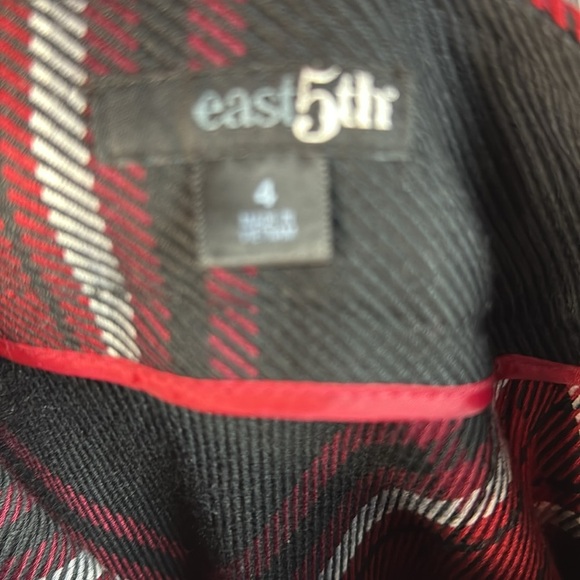 Red & Black Plaid Skirt- Size 4 - Picture 4 of 8